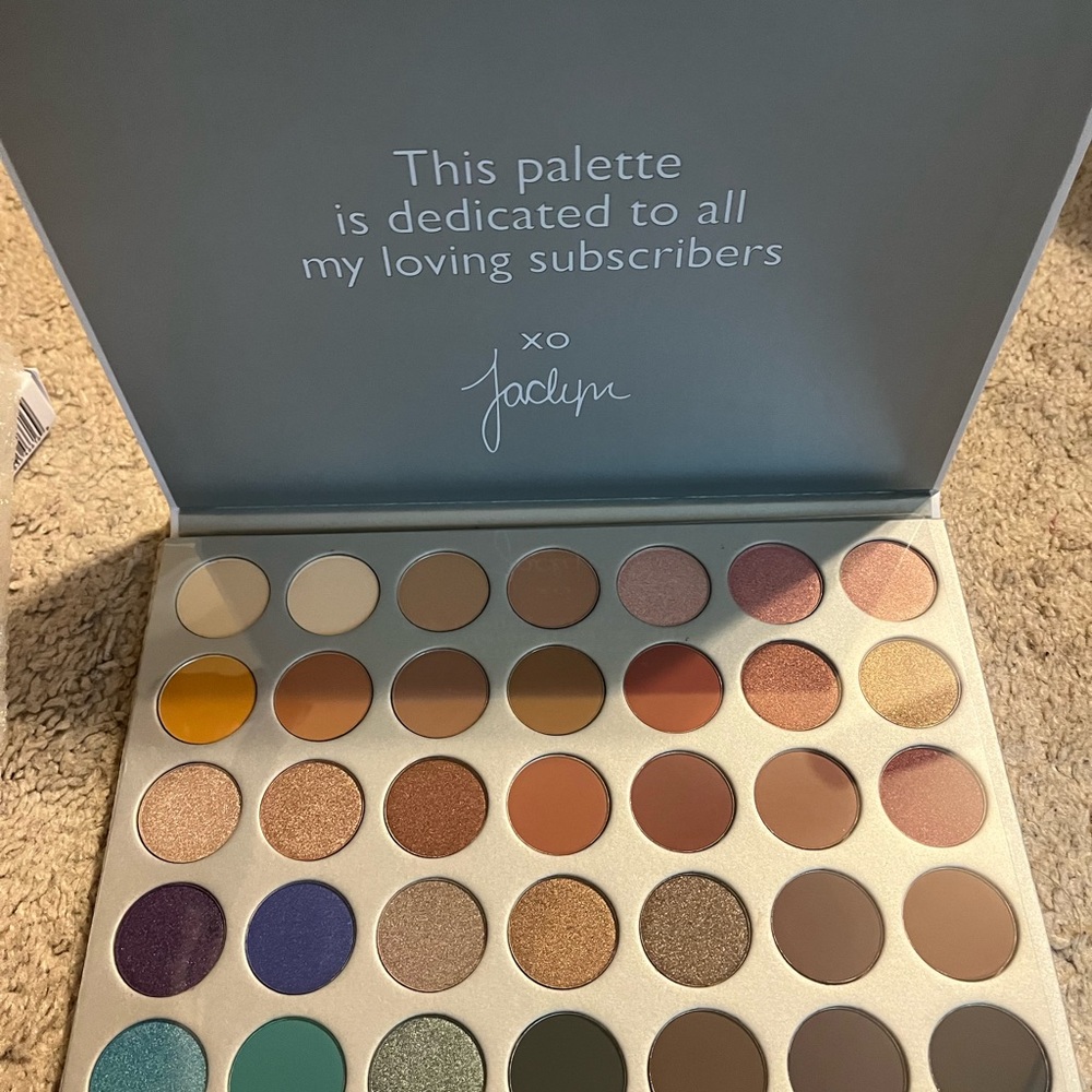 Eyeshadow palette